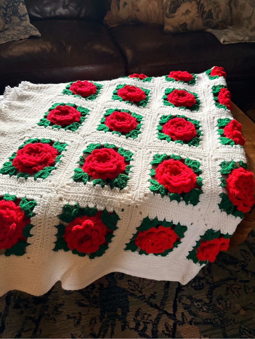 Vintage Pristine Granny Square Red Rosette Floral Floral Afghan Bedspread 6’x7’